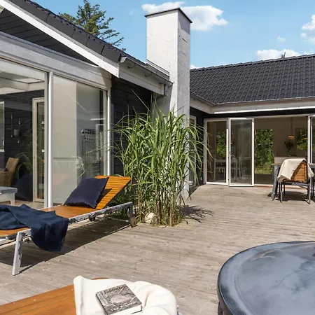 In With Kitchen Nyaraló