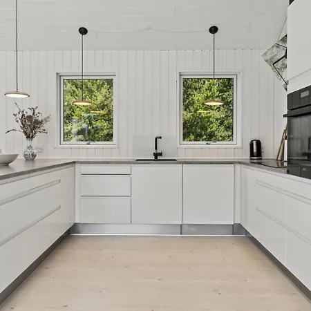 In With Kitchen
