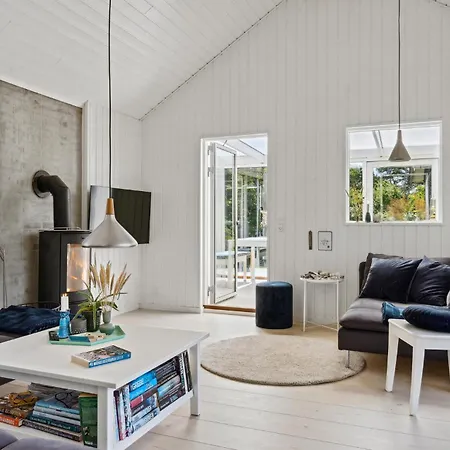 Vakantiehuis In With Kitchen